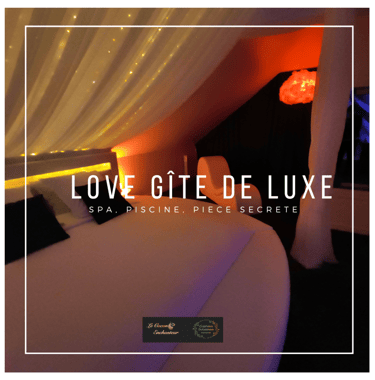la love room avec son sofa tantra dans le fond