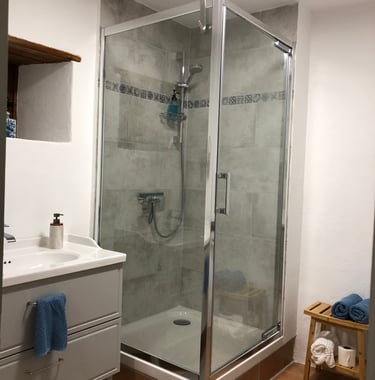 Douche, Chambre d'hôte, Plazac, Périgord, Dordogne, France..