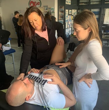 formazione professionale fisioterapia con docente durante corso di riabilitazione e tecniche manuali