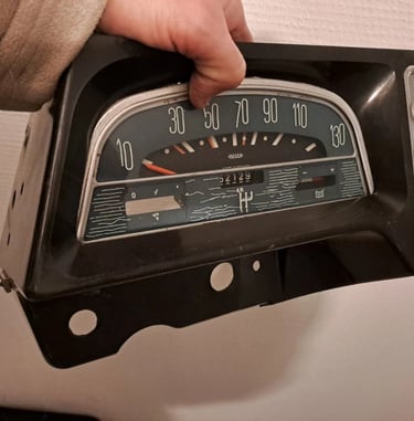 Le grand compteur ré-assemblé de la 2cv