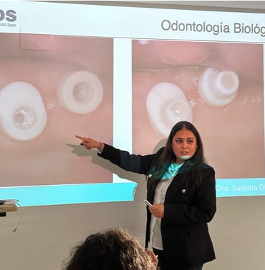 dra dhiman explicando una diapositiva de implantes de zirconio