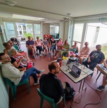 Groupe de personens du collectif Tournon en Commun en formation démocratie participative