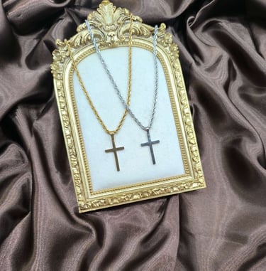 Collier homme en acier inoxydable, design moderne et masculin.