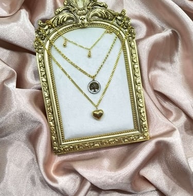 Collier femme élégant en acier inoxydable, raffiné et intemporel.