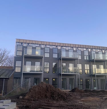 Effektiv planlægning, solidt håndværk og pålidelig projektstyring – fra idé til færdigt byggeri.