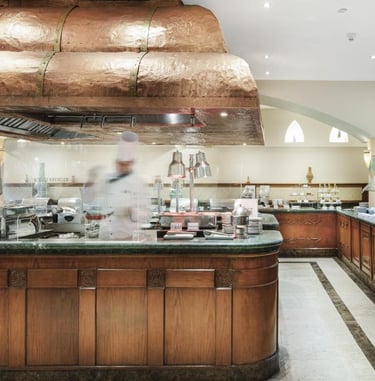 Steigenberger Nile Palace offers events specifically catered to couples.