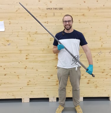 Gabriele Culot holding the rapier in its fully extended configuration.