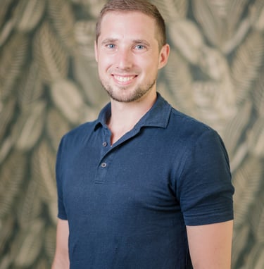 a man in a blue shirt and a blue shirt