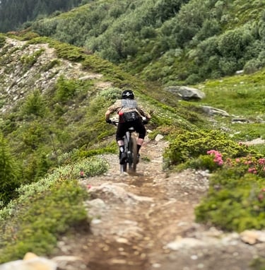 Tour enduro pour adolescents à Verbier en Suisse 