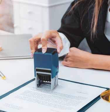 Mobile notary in Oregon applying notarization stamp.