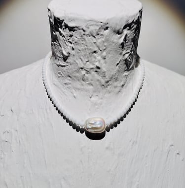 collana-minimal-elegante-piccola-naty-perla-saramazza-agata-bianca