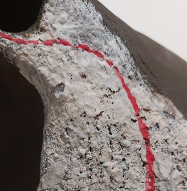 détail de la sculpture - virgule Estelle Del