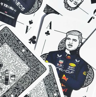 Cărți de joc F1 cu pilotul Max Verstappen.