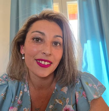 a woman with a pink lipstick and a pink lipstick