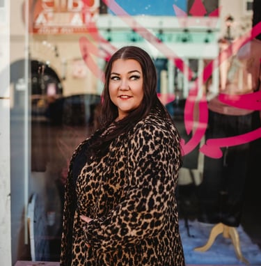 Helena Thompson Author and YouTube Content Creator