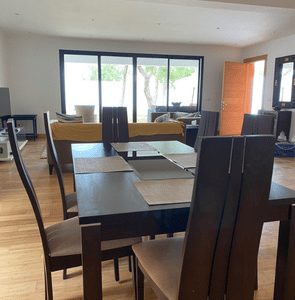 parquet bois naturel salle à manger Maroc pose parquet massif espace intérieur chaleureux