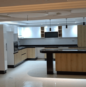 faux plafond en placo plâtre cuisine Maroc design moderne avec éclairage intégré et finition élégant