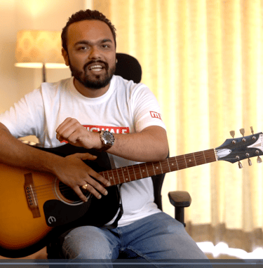 Guitar teacher teaching guitar in musicwale's recorded guitar courses