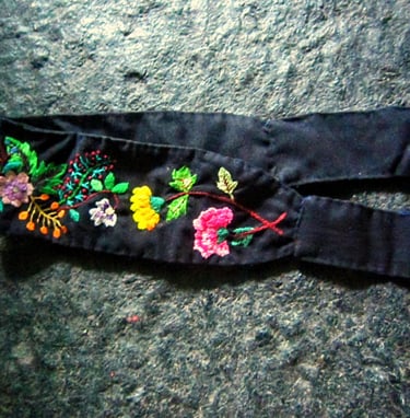 Folding black blossom embroidery hair band 