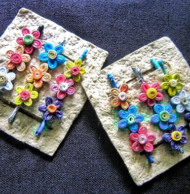 Recycled paper flower hair clips in different color of flower 