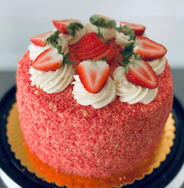 strawberry crunch cake with strawberries and frosting