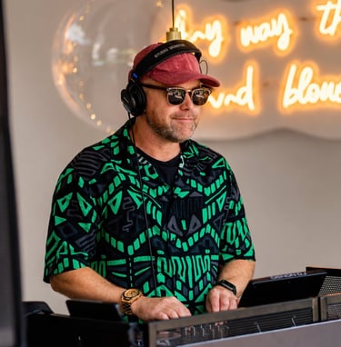 House music wedding DJ - Ibiza Disco House