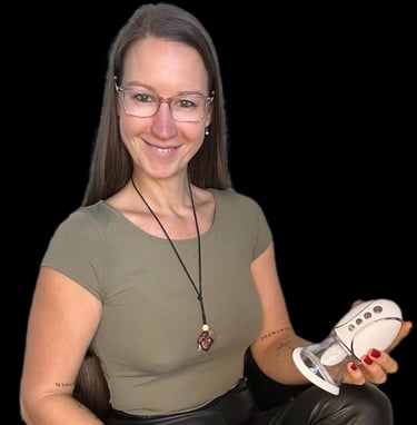 Pleasurelit Patricia holding the Calexotics Empowered Smart Pelasure Queen toy