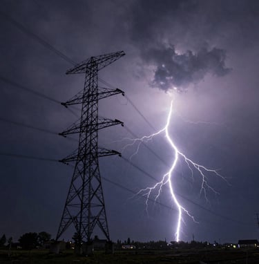 A close-up, cinematic shot of a camera resting on a rustic wooden table on a North American / US porch. Warm sunbeams create a terracotta-tinted glow on the lens. Authentic and tangible textures.