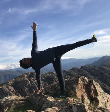 prof et studio de Ashtanga,  Yoga iyengar , vinyasa et hatha yoga et meditation