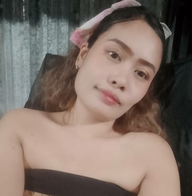 Lady's head and shoulder shot with hair band in her hair