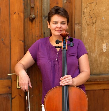 Kovács Adrienne, cselló, nagybőgő