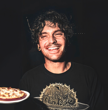 il co-founder e general manager di plasma concerti che sorride