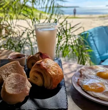 Petit déjeuner à l’Ocean Lodge à la Baie de Sakalava à Diego-Suarez Madagascar