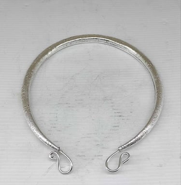 "Ethnic tribal neckpiece with bold kada-style design–handcrafted choker necklace-for export markets"