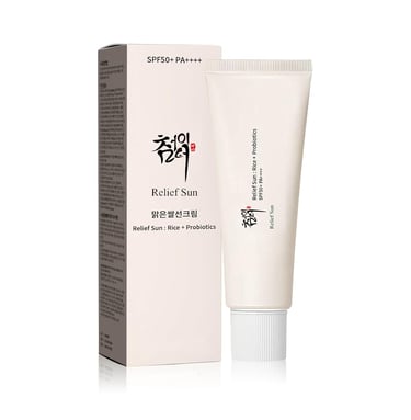 Beauty of Joseon Relief Sun has a creamy lotion texture that spreads effortlessly across the skin. I