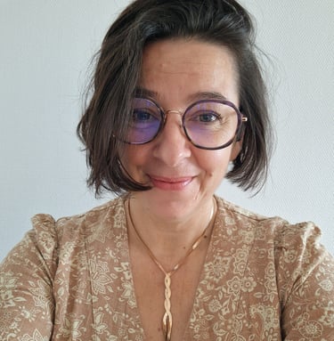 “Sandrine Daspet, hypnologue et thérapeute – accompagnement respectueux et sur-mesure.”