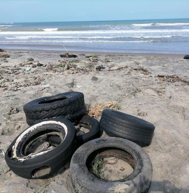 DESASTRE DE LLANTAS EN PLAYAS