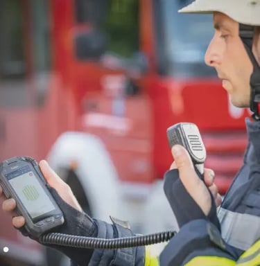 Rescatista utilizando plataforma PoC TASSTA de OSVE