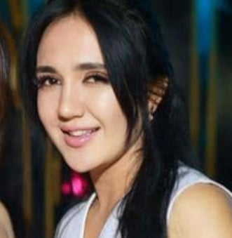 Lady wearing white trousers and sleeveless top