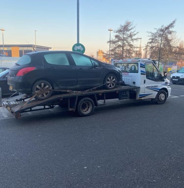 alt="Emergency breakdown assistance in Evesham at night"