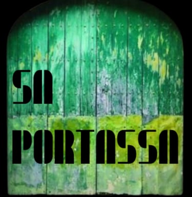 a green door with the words sau pour des gammes