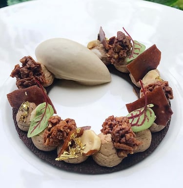 Dessert gastronomique chocolat cèpes