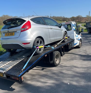 alt="Emergency breakdown assistance in Evesham at night"
