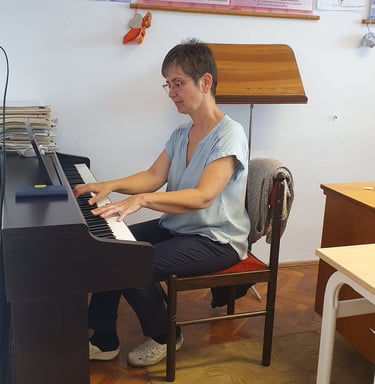 Hoffmanné Vass Virág szolfézs, magánének