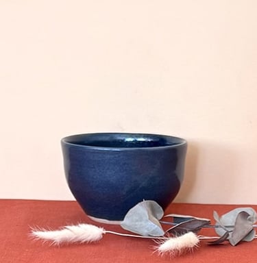 La tasse en céramique bleue, meilleure vente de l'atelier Dès 2mains