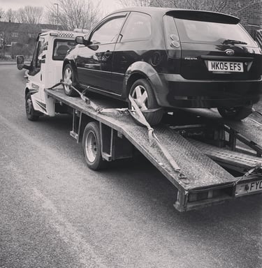 alt="Vehicle loaded for transport across Pershore"