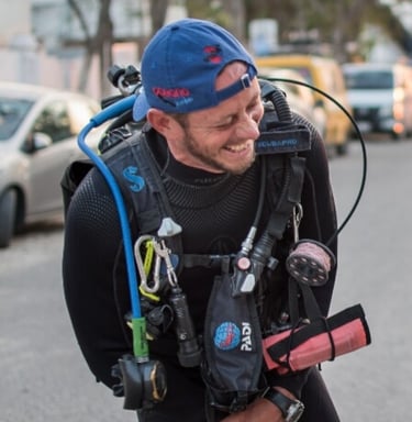 Carlos Contreras instructor de buceo