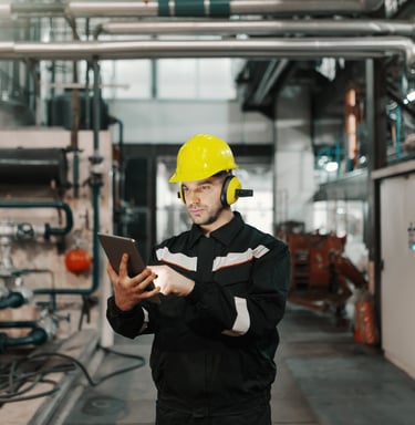 Tesisat ve makinelerde periyodik kontrol, aşınma ve arıza riskini minimuma indirir.