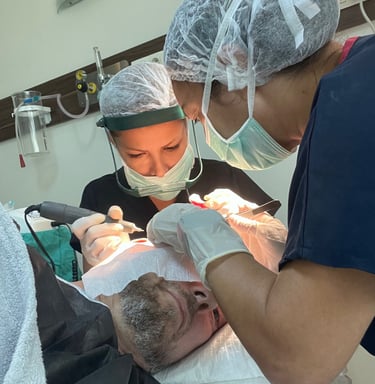Extracting hair follicles for a hair transplant in Izmir, Turkey