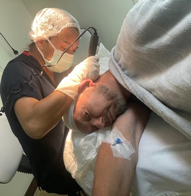 Extracting hair follicles for a hair transplant in Izmir, Turkey